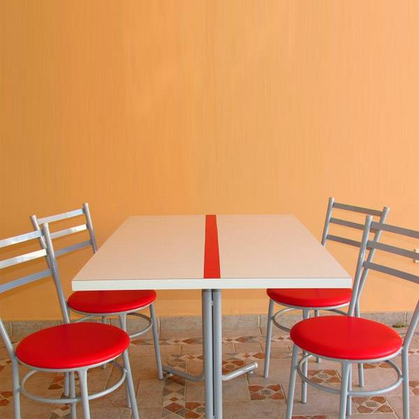 Mesa de Refeitório com bancos acoplados